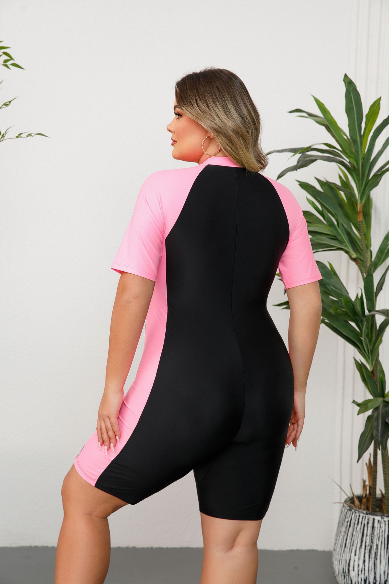 Plus Size Rash Guard Swimsuit Color Block Short Sleeve Zip-Up One Piece Swimwea